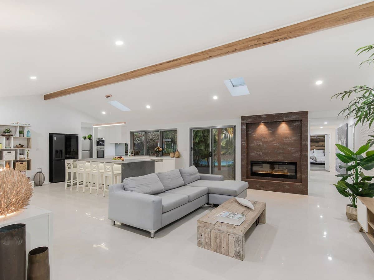 11 Karratha Court, MERMAID WATERS - Thumbnail 3