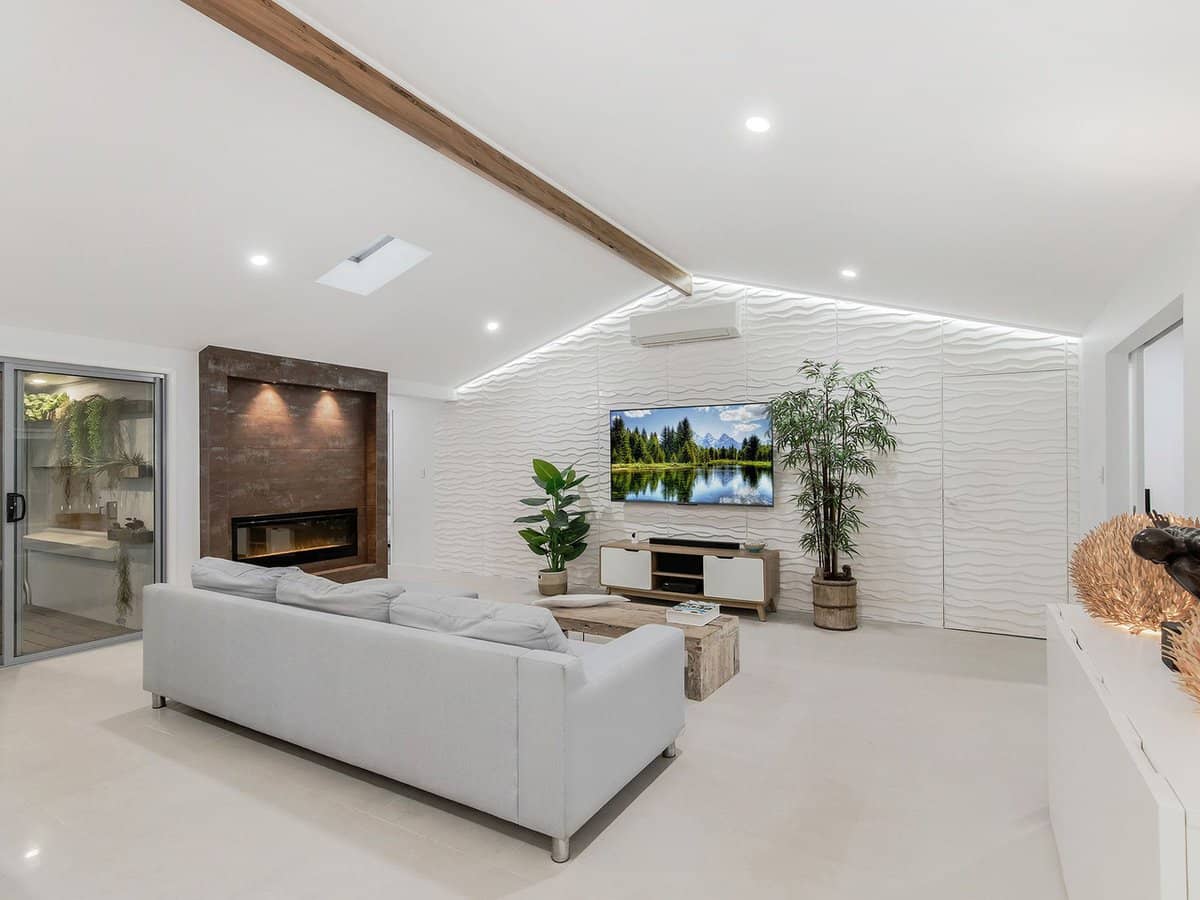 11 Karratha Court, MERMAID WATERS - Thumbnail 3