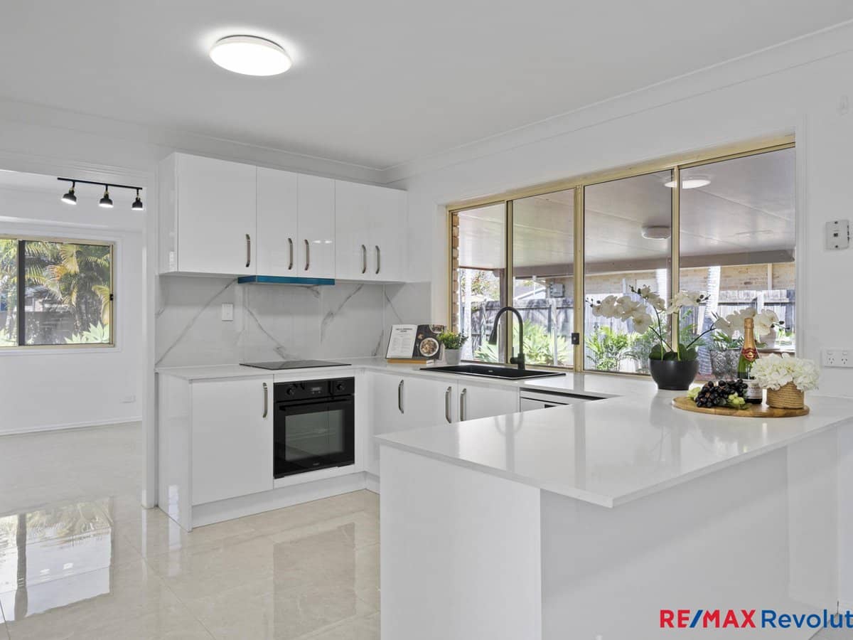 51 St Andrews Drive, CORNUBIA - Thumbnail 6