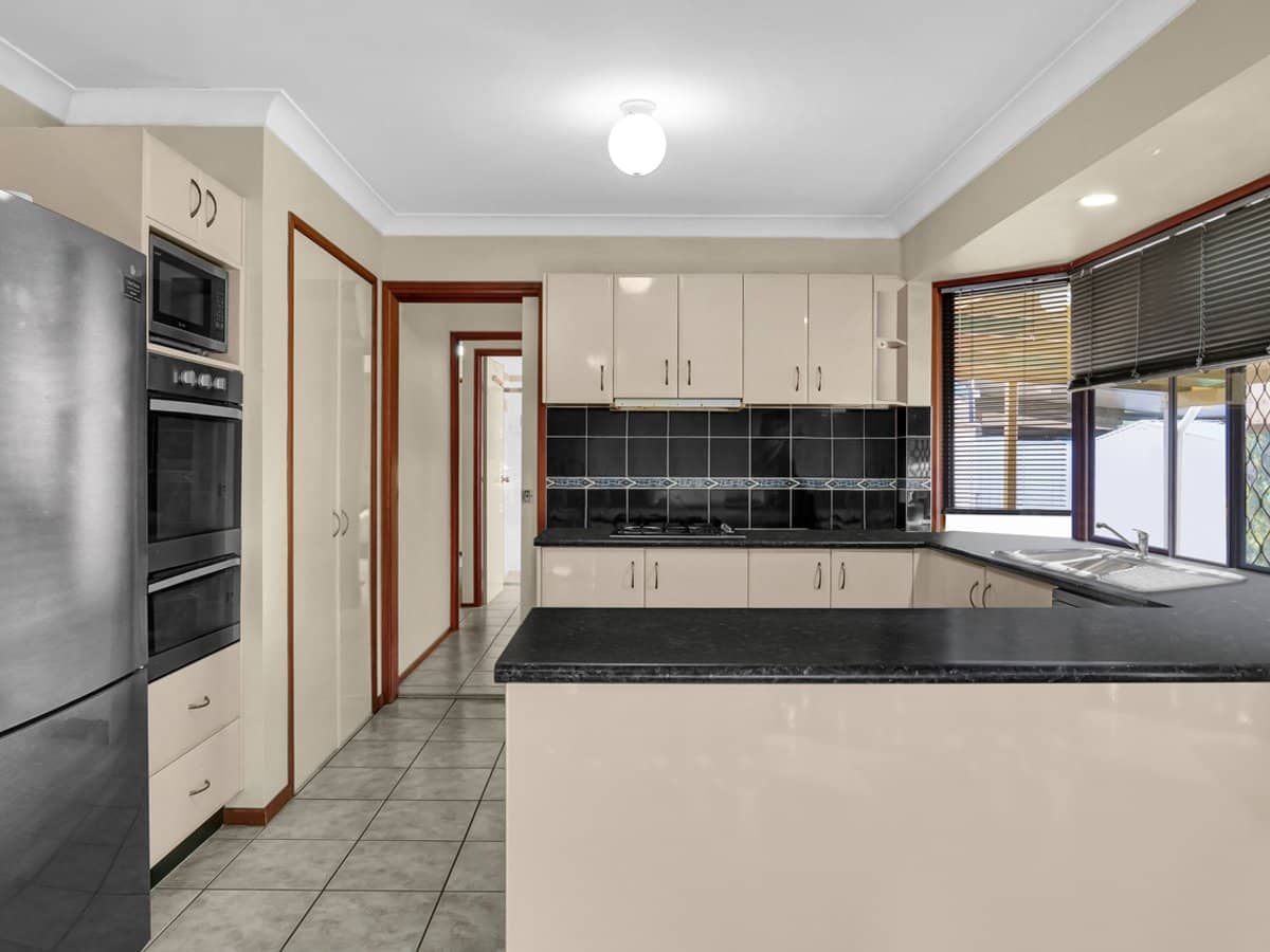 12 Bardyn Halliday Drive, MOUNT WARREN PARK - Thumbnail 3