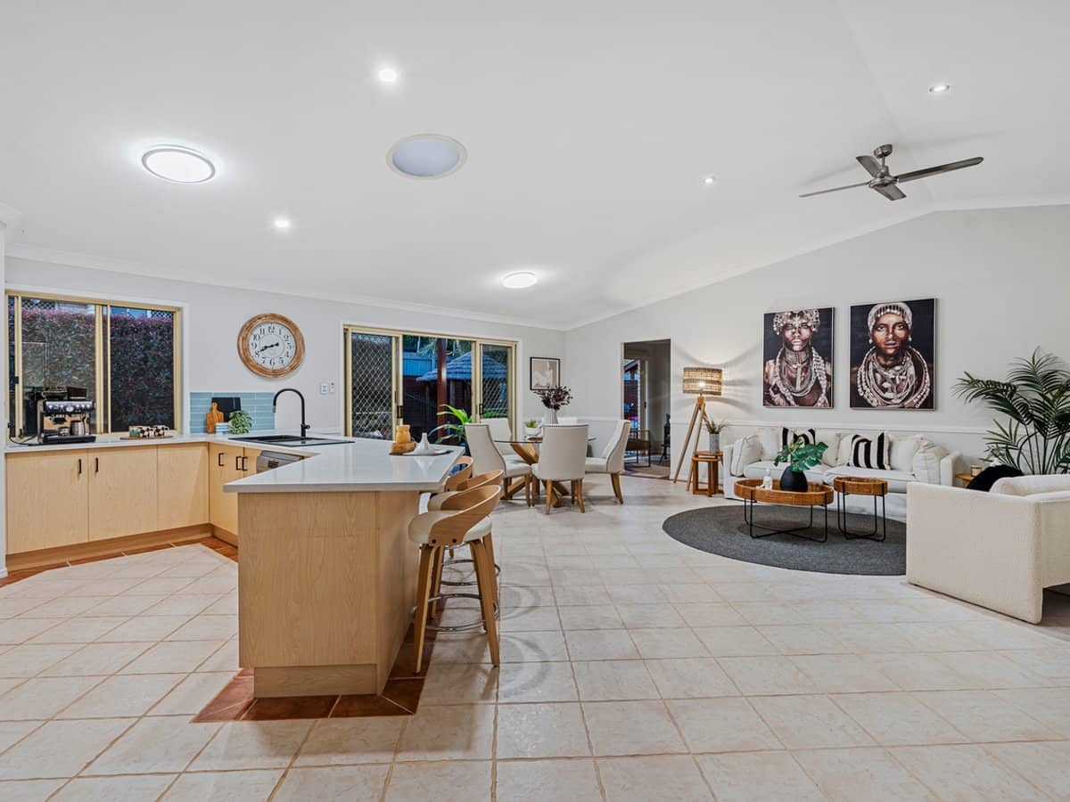 18 Manor Drive, WELLINGTON POINT - Thumbnail 2