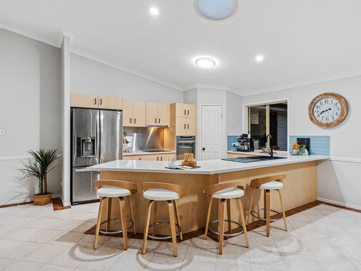 18 Manor Drive, WELLINGTON POINT - Thumbnail 3