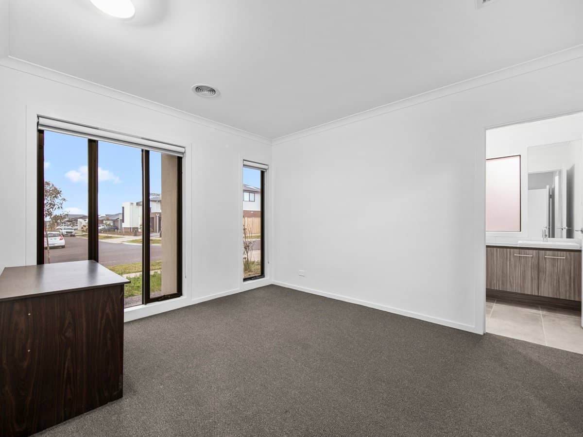 21 Keystone Drive, SUNBURY - Thumbnail 2