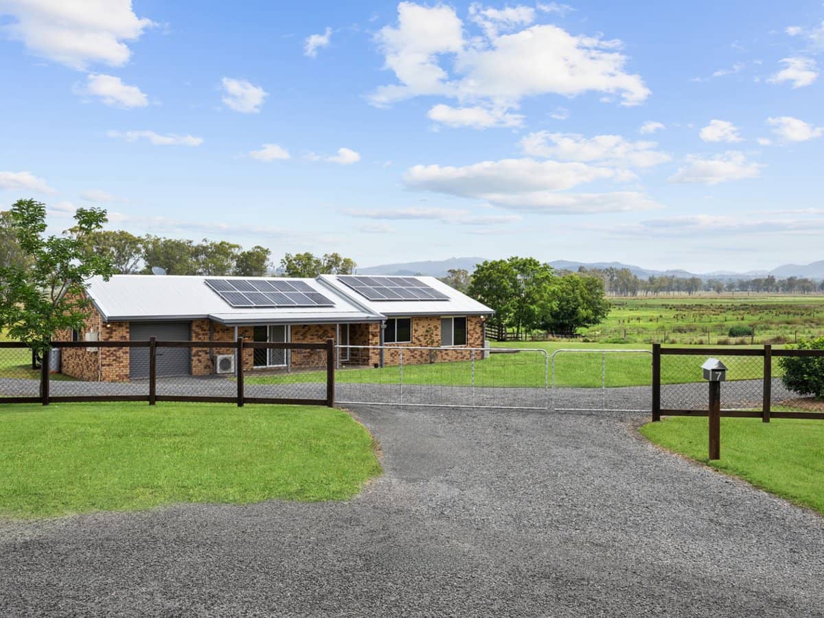 7 Ollie Court, BROMELTON - Thumbnail 1