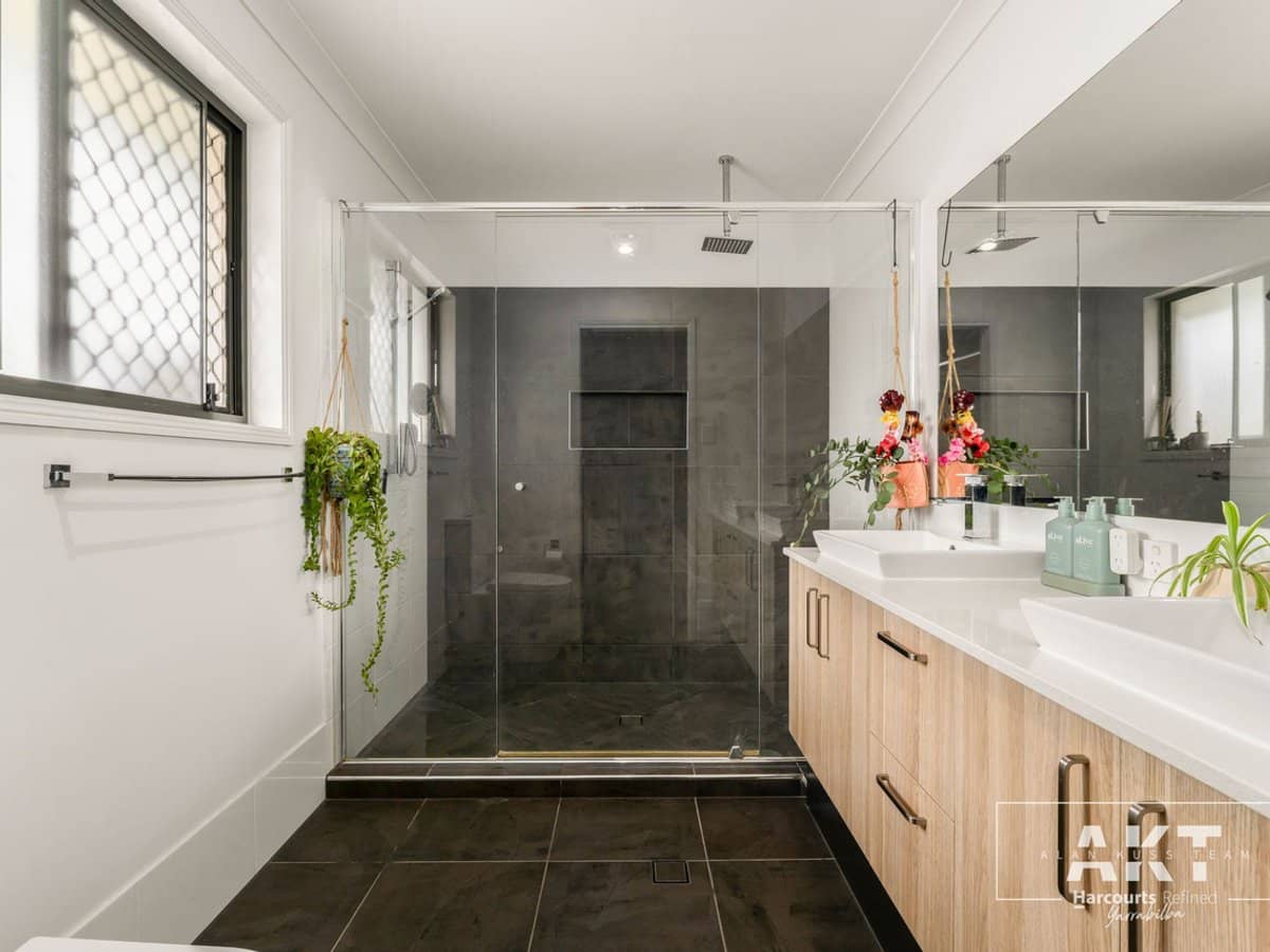 11-13 Dolostone Street, YARRABILBA - Thumbnail 7