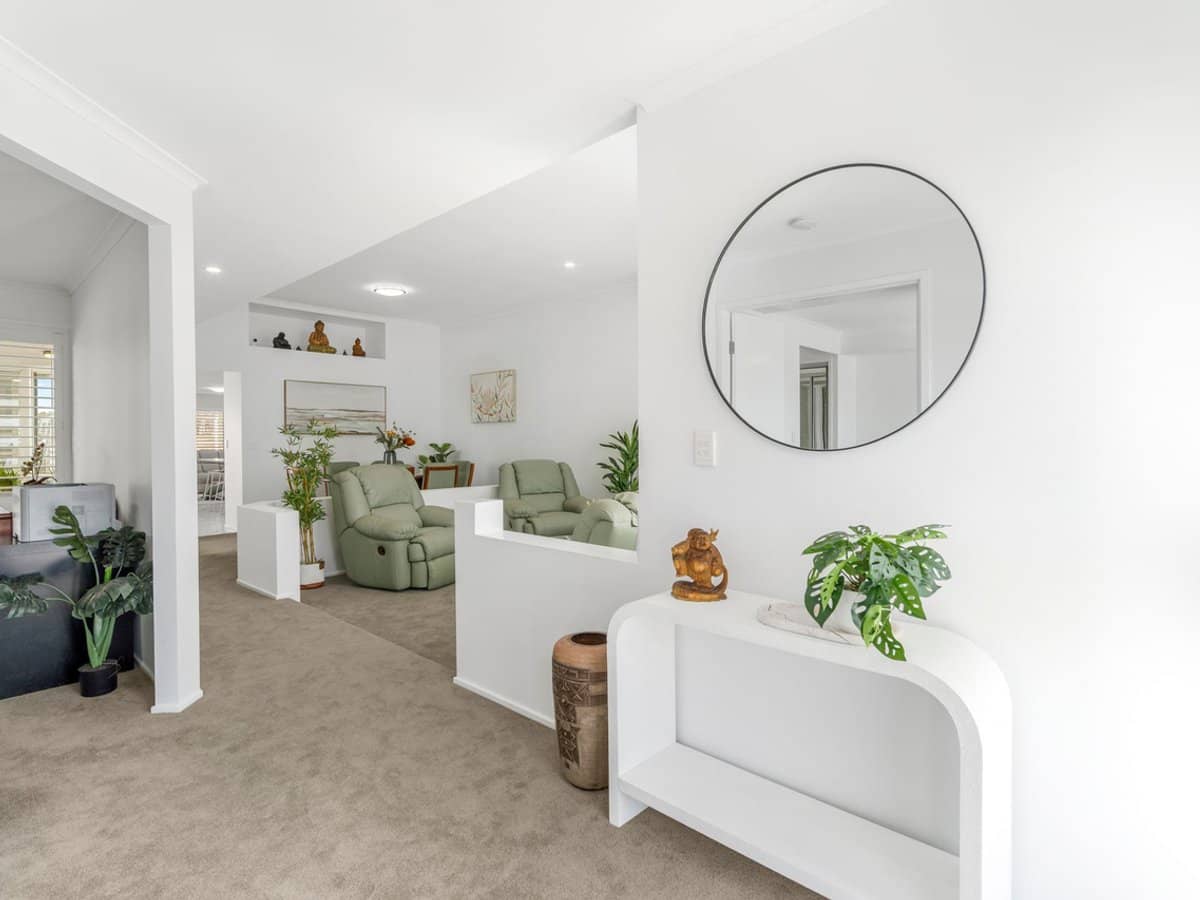 96 Hanover Drive, ALEXANDRA HILLS - Thumbnail 2