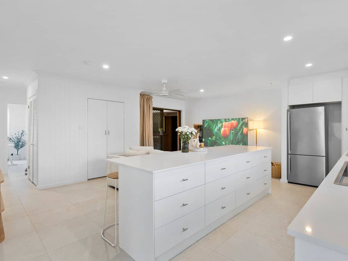 3 Jodie Court, MERMAID WATERS - Thumbnail 2