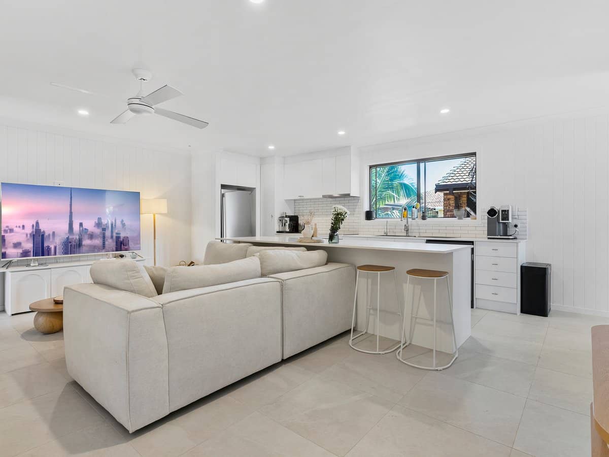 3 Jodie Court, MERMAID WATERS - Thumbnail 4