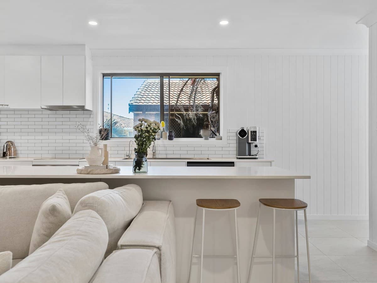 3 Jodie Court, MERMAID WATERS - Thumbnail 5