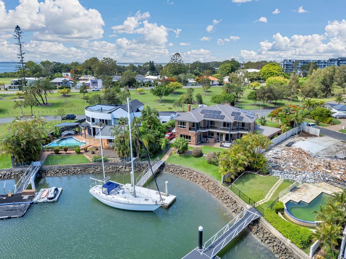 20 Sommersea Drive, RABY BAY - Thumbnail 1
