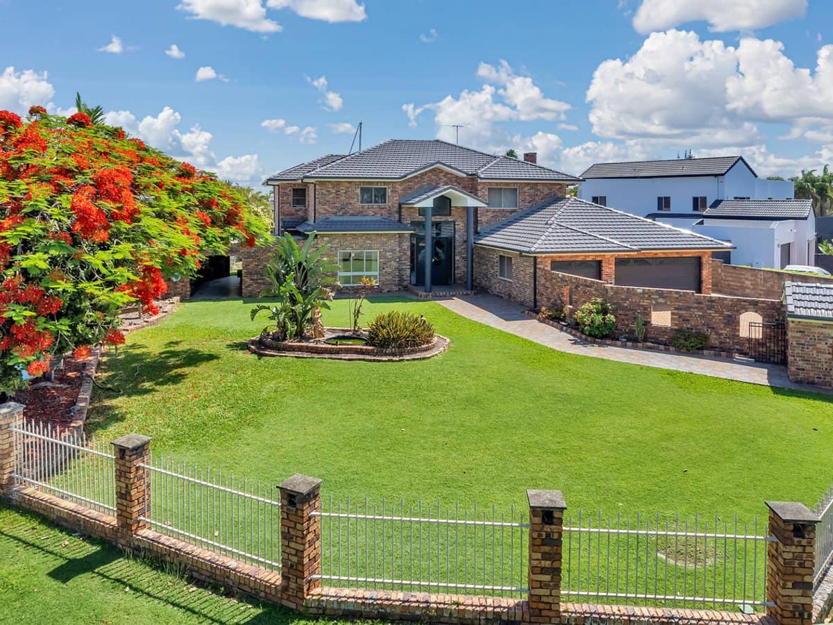 20 Sommersea Drive, RABY BAY - Thumbnail 2