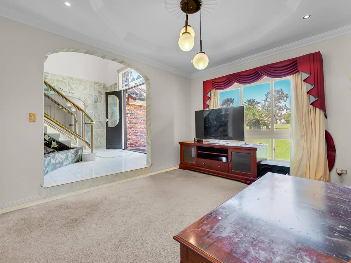 20 Sommersea Drive, RABY BAY - Thumbnail 14