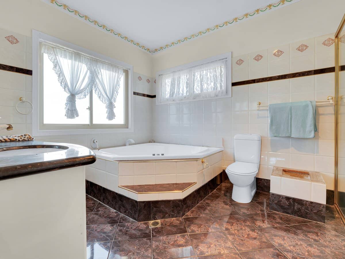 20 Sommersea Drive, RABY BAY - Thumbnail 24