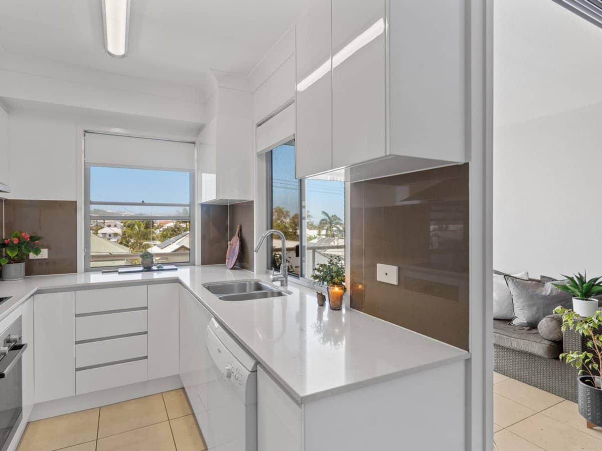 54 Yamboyna Street, MANLY - Thumbnail 5