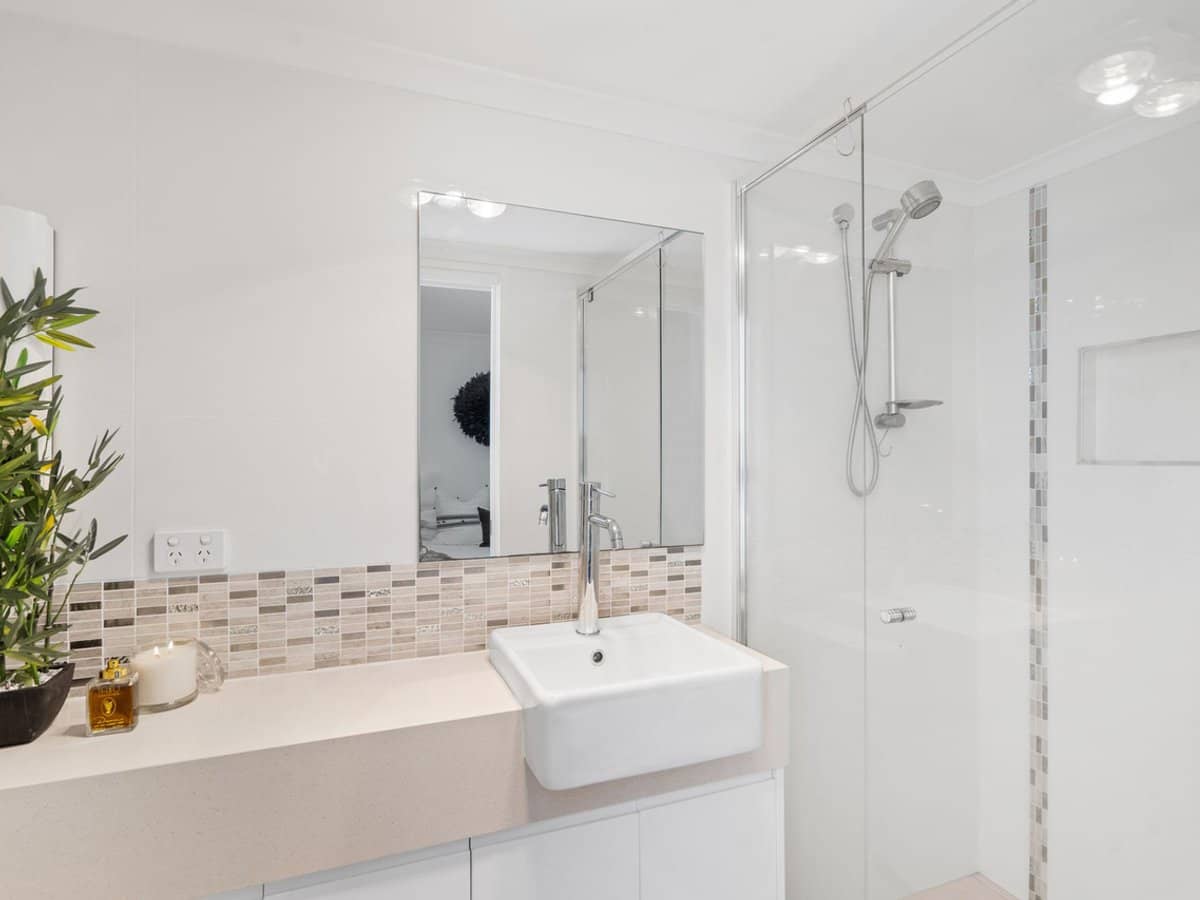 54 Yamboyna Street, MANLY - Thumbnail 8