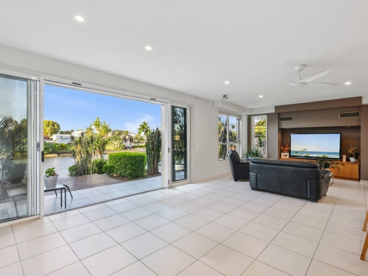 8 Braemer Court, BENOWA WATERS - Thumbnail 6