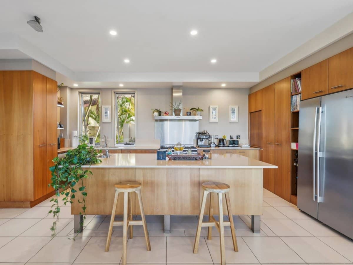 8 Braemer Court, BENOWA WATERS - Thumbnail 8