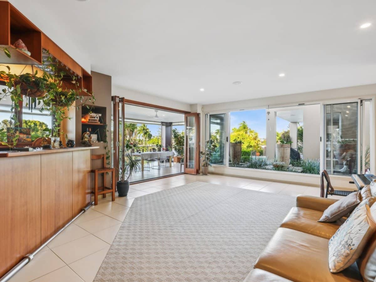 8 Braemer Court, BENOWA WATERS - Thumbnail 10