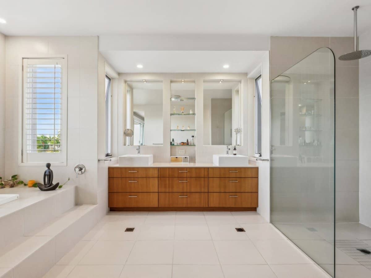 8 Braemer Court, BENOWA WATERS - Thumbnail 18