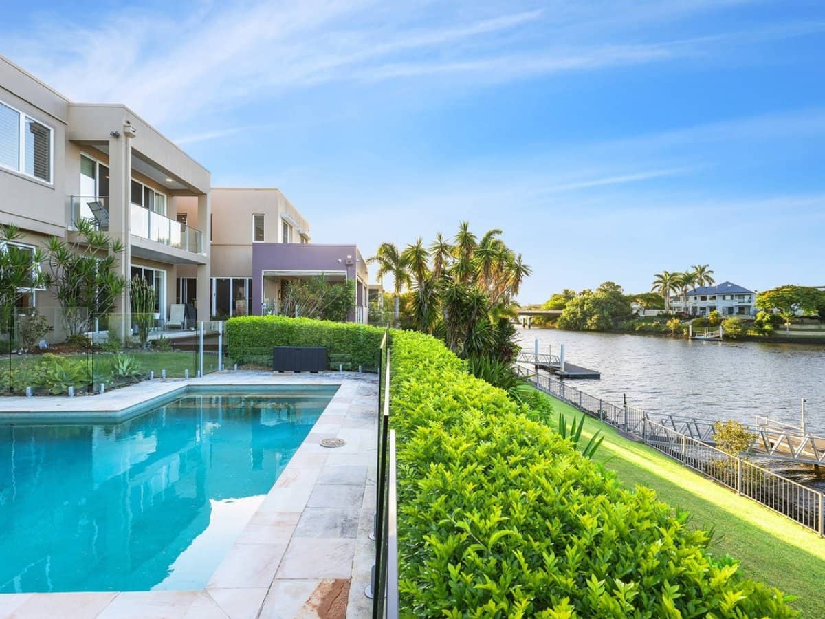 8 Braemer Court, BENOWA WATERS - Thumbnail 22