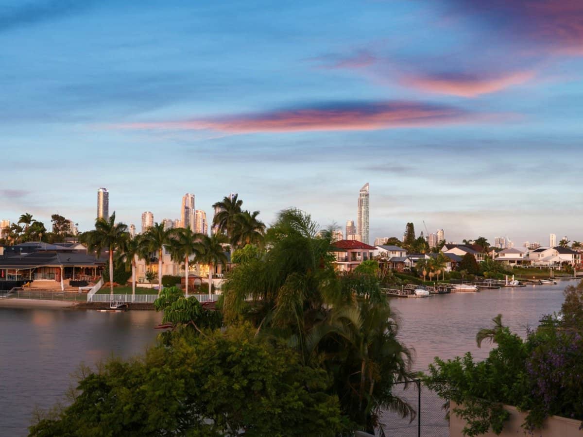 8 Braemer Court, BENOWA WATERS - Thumbnail 24