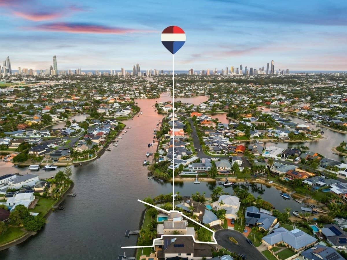 8 Braemer Court, BENOWA WATERS - Thumbnail 1