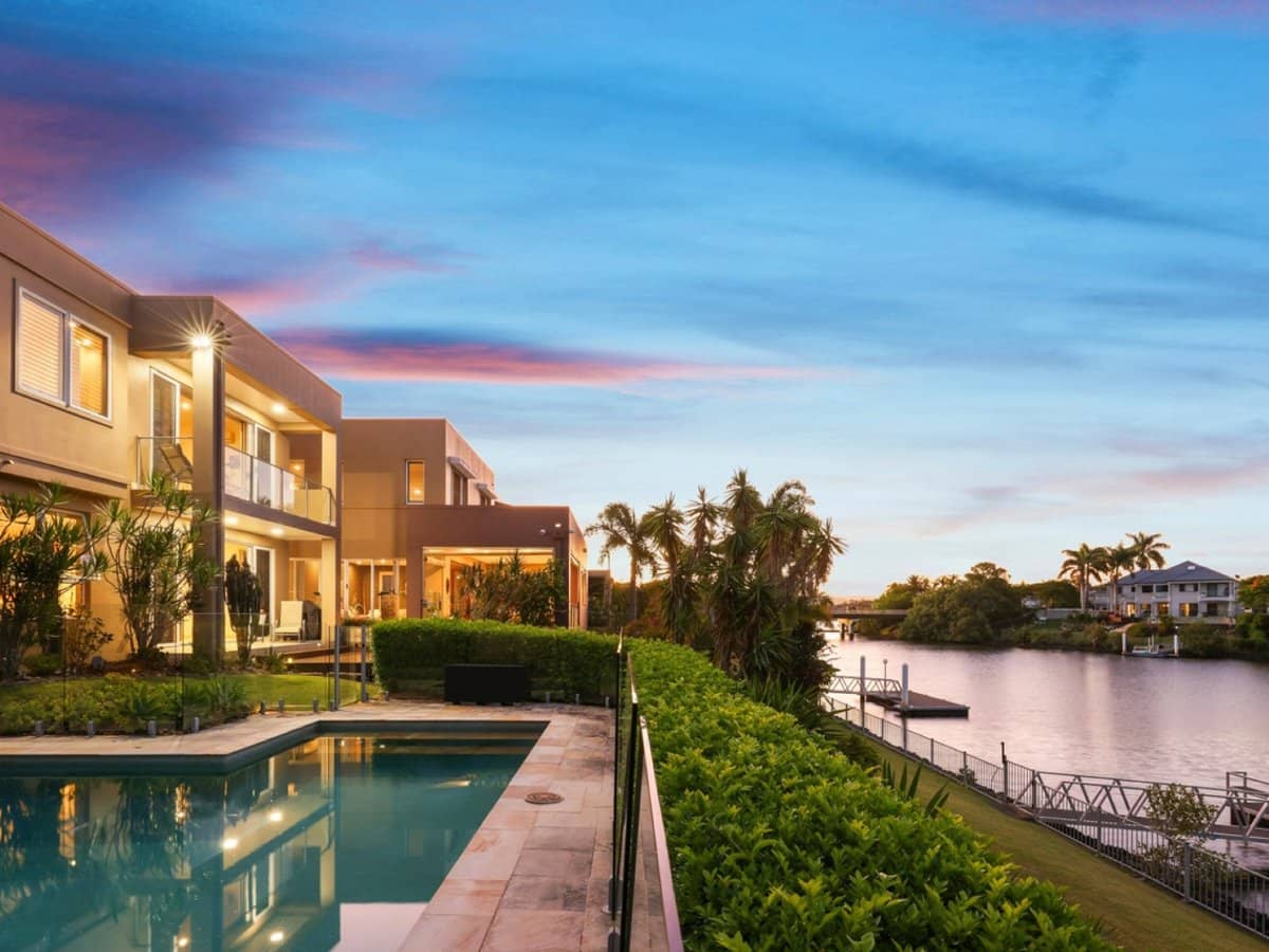 8 Braemer Court, BENOWA WATERS - Thumbnail 4