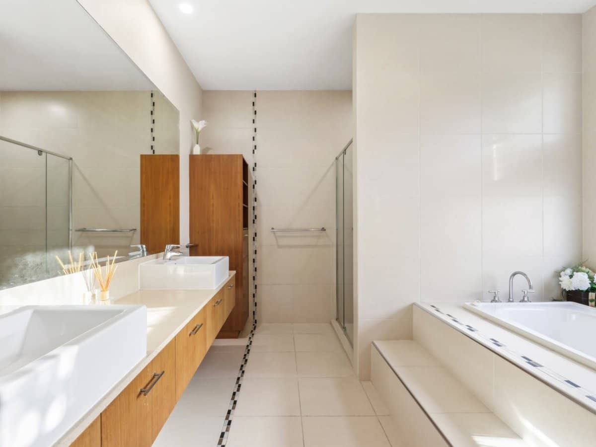 8 Braemer Court, BENOWA WATERS - Thumbnail 20