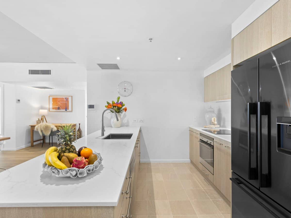 22 Surf Parade, BROADBEACH - Thumbnail 2