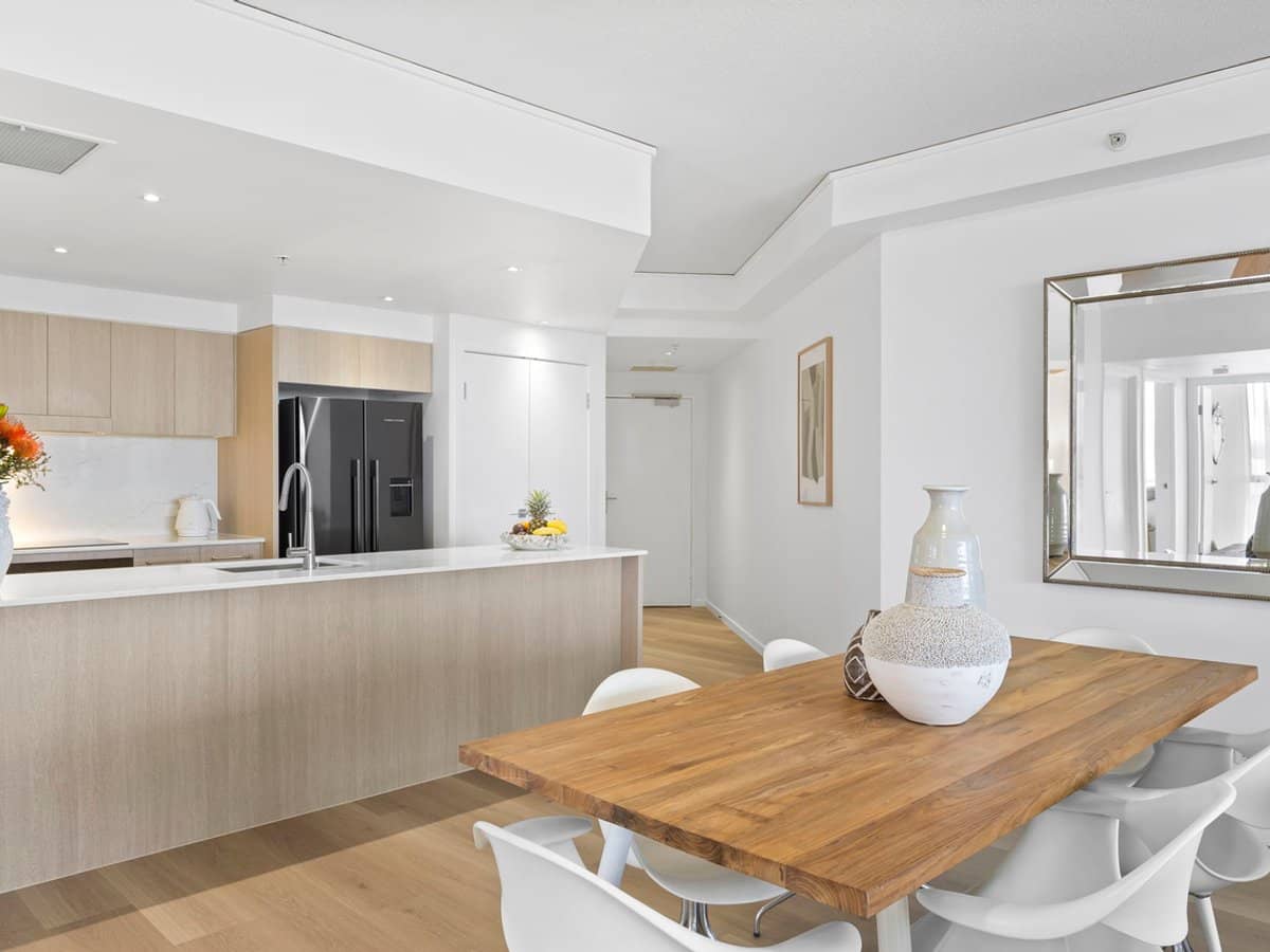 22 Surf Parade, BROADBEACH - Thumbnail 3