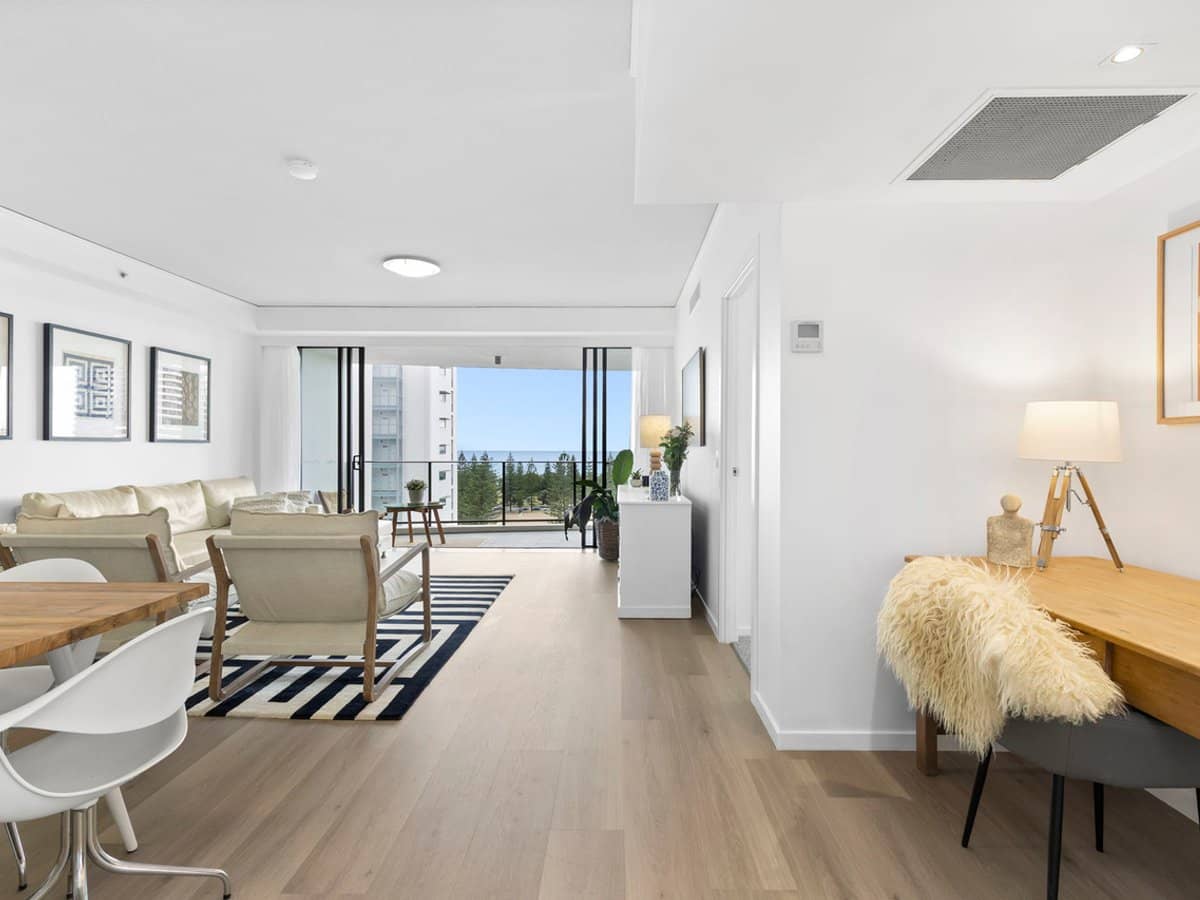 22 Surf Parade, BROADBEACH - Thumbnail 5