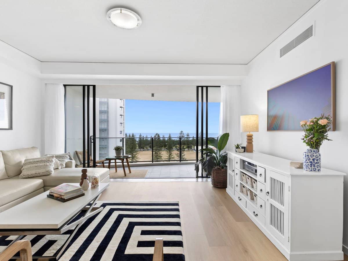 22 Surf Parade, BROADBEACH - Thumbnail 6