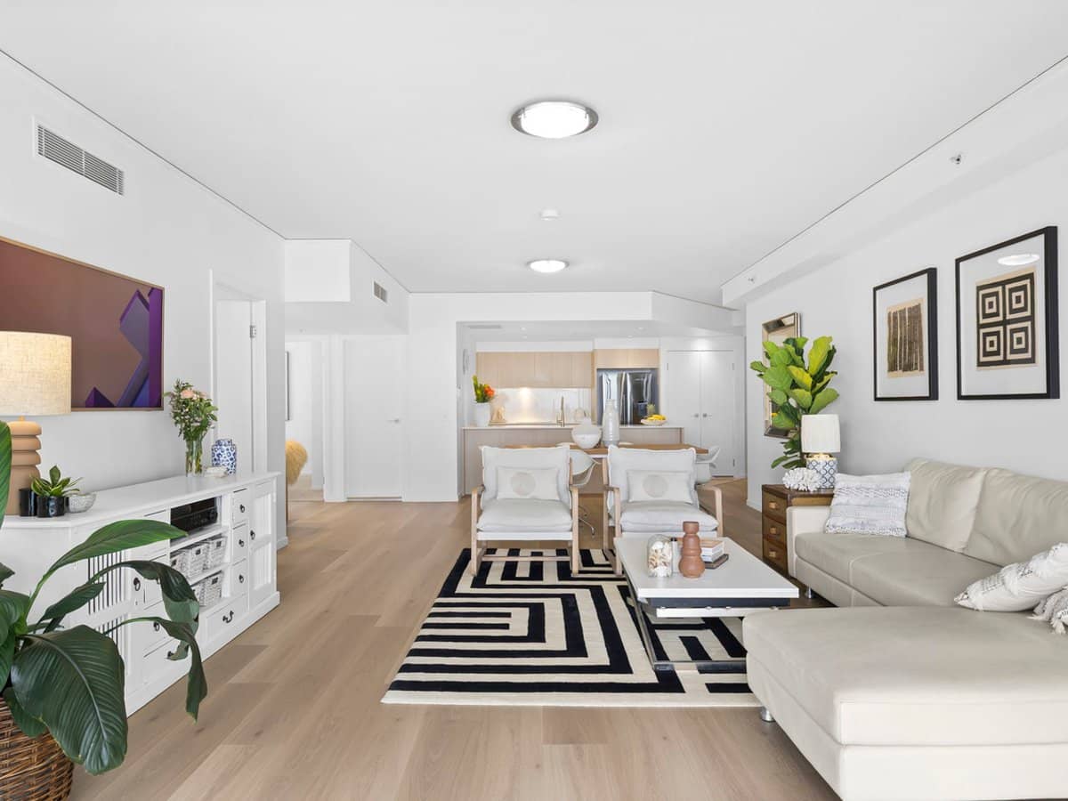 22 Surf Parade, BROADBEACH - Thumbnail 9