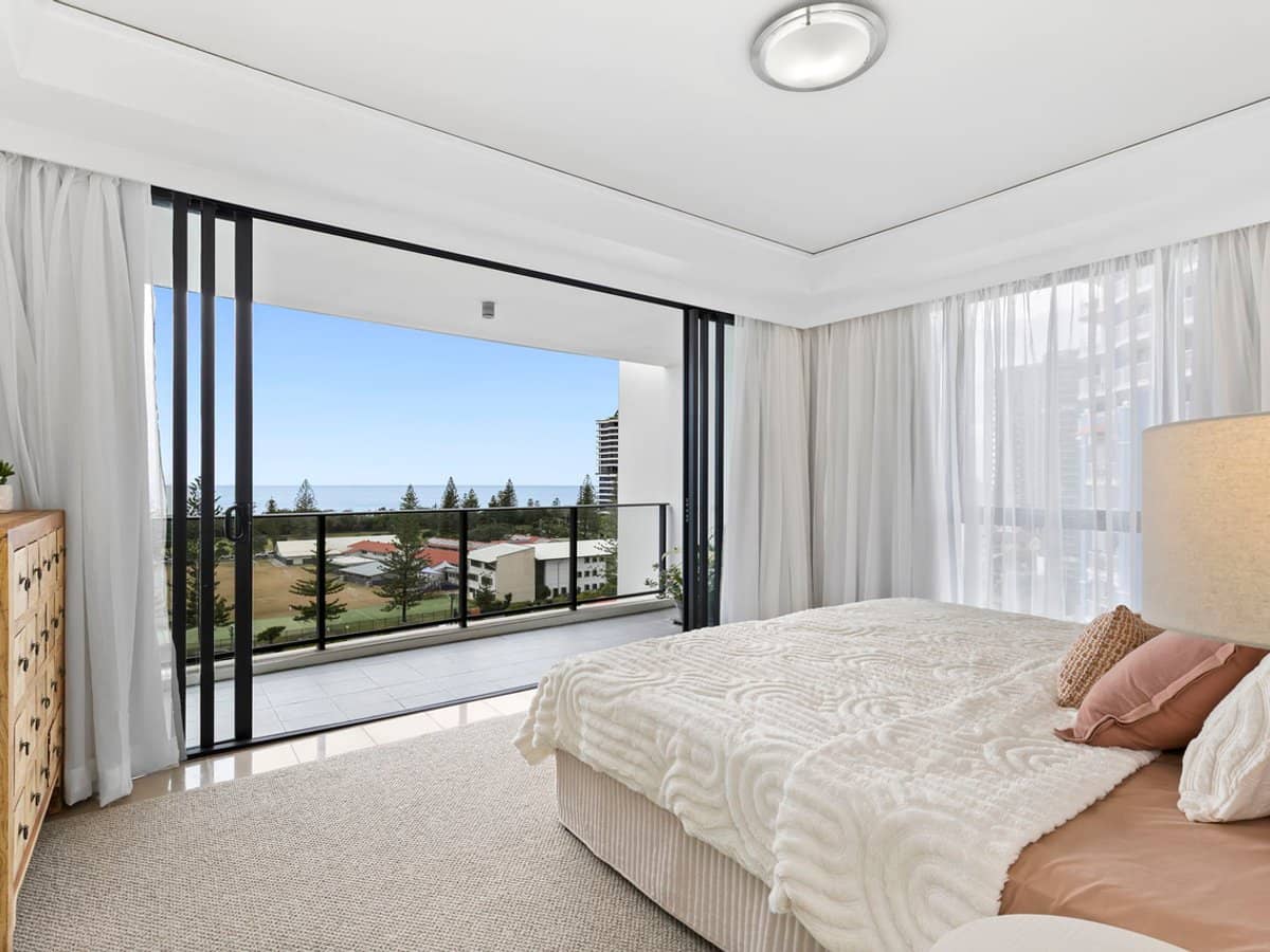 22 Surf Parade, BROADBEACH - Thumbnail 11