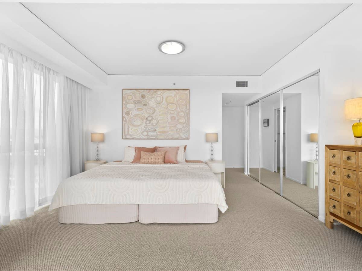 22 Surf Parade, BROADBEACH - Thumbnail 12