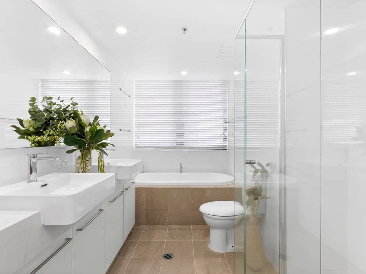 22 Surf Parade, BROADBEACH - Thumbnail 13