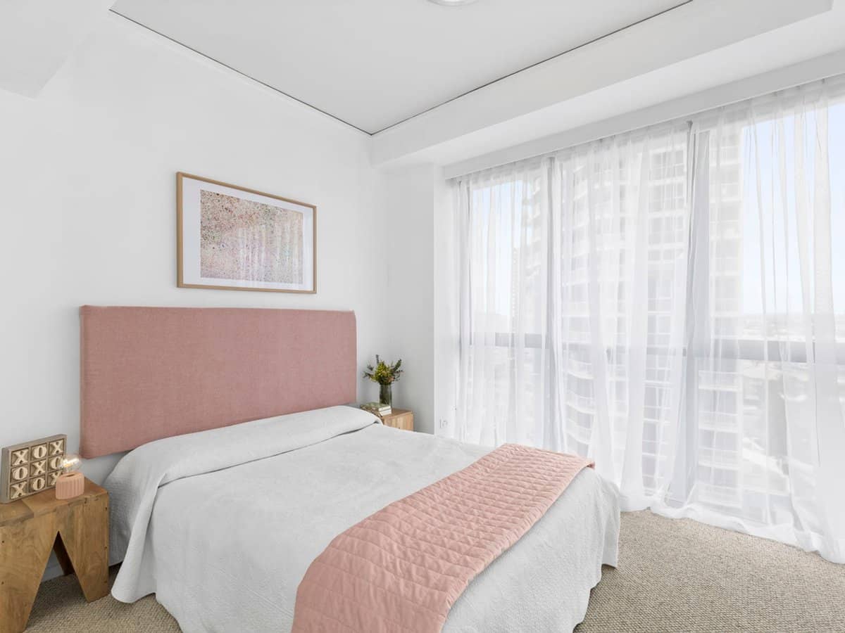 22 Surf Parade, BROADBEACH - Thumbnail 14