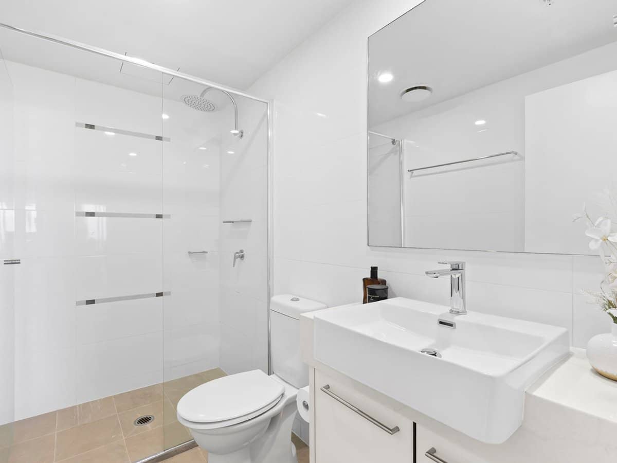 22 Surf Parade, BROADBEACH - Thumbnail 15