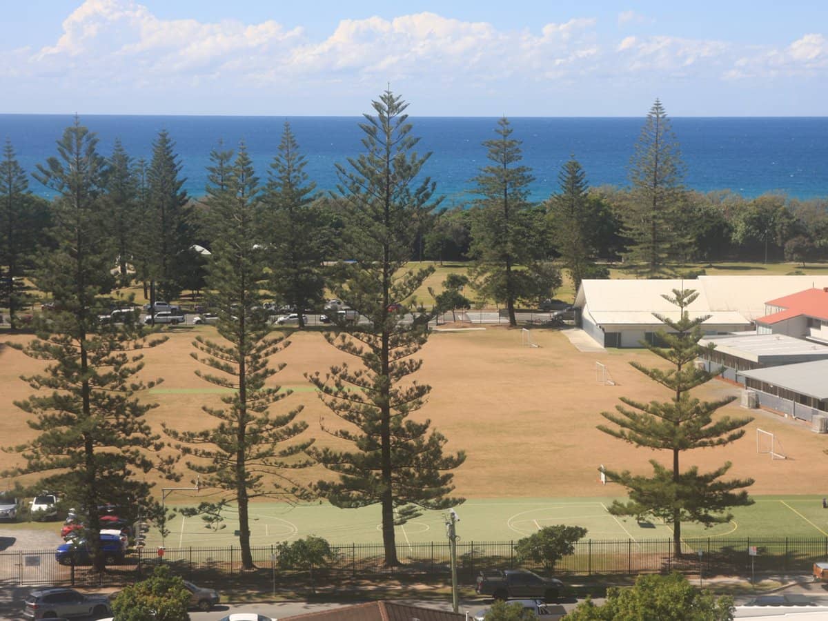 22 Surf Parade, BROADBEACH - Thumbnail 17