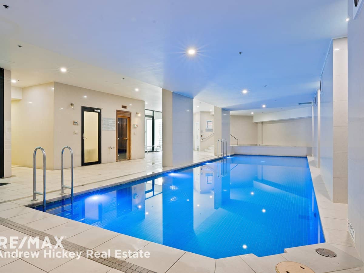 22 Surf Parade, BROADBEACH - Thumbnail 20