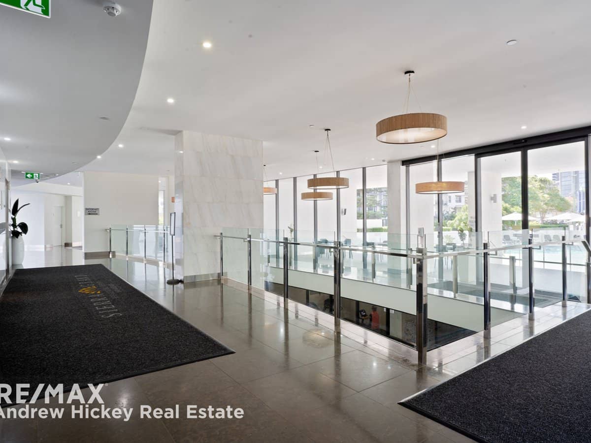 22 Surf Parade, BROADBEACH - Thumbnail 25