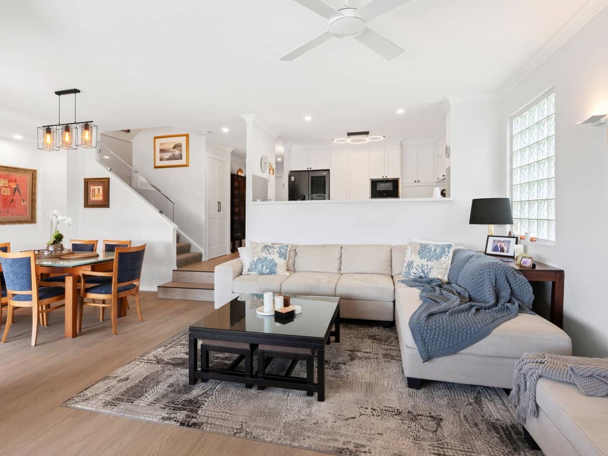 100 Morala Avenue, RUNAWAY BAY - Thumbnail 2