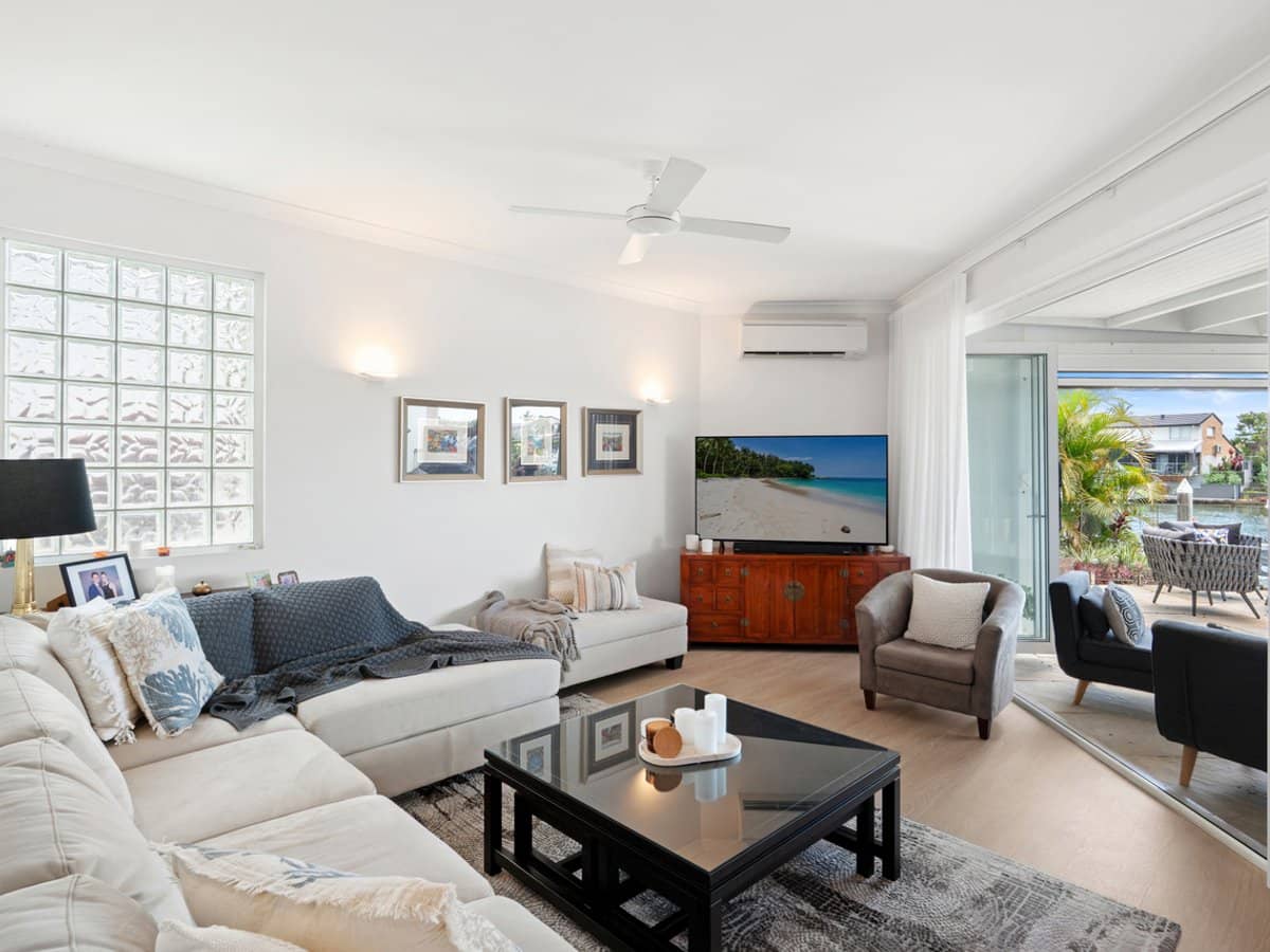 100 Morala Avenue, RUNAWAY BAY - Thumbnail 8