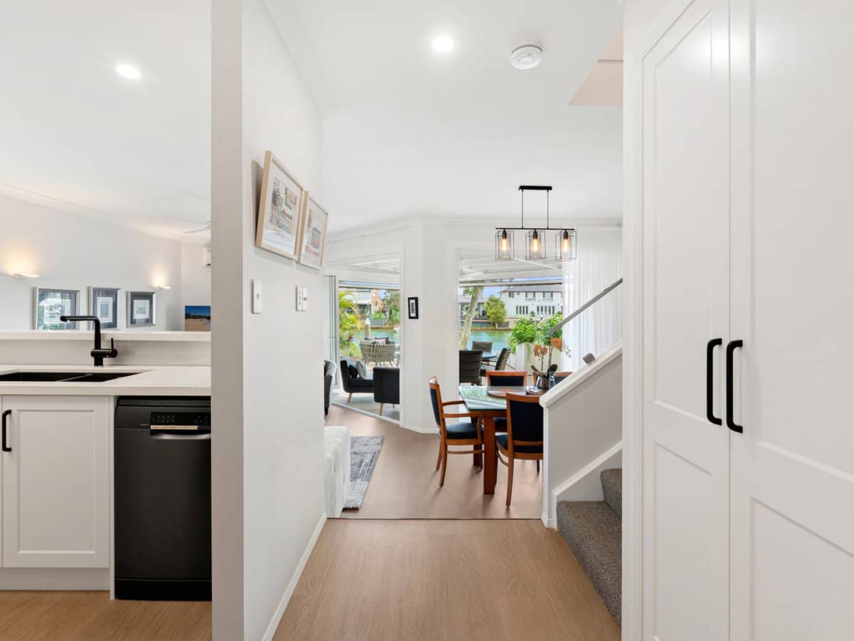 100 Morala Avenue, RUNAWAY BAY - Thumbnail 10