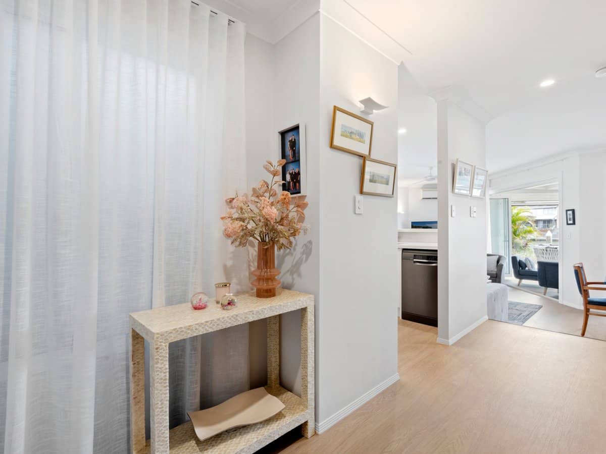 100 Morala Avenue, RUNAWAY BAY - Thumbnail 11