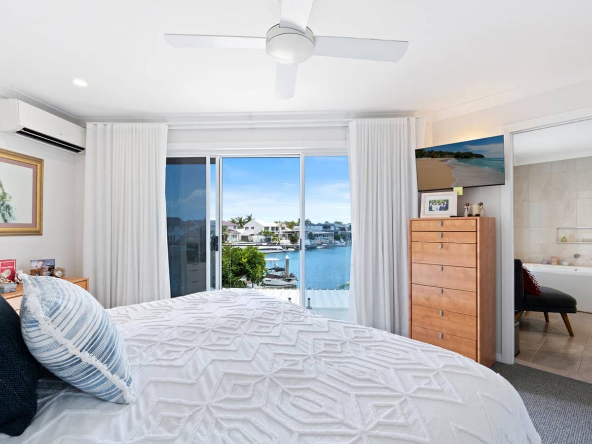 100 Morala Avenue, RUNAWAY BAY - Thumbnail 16