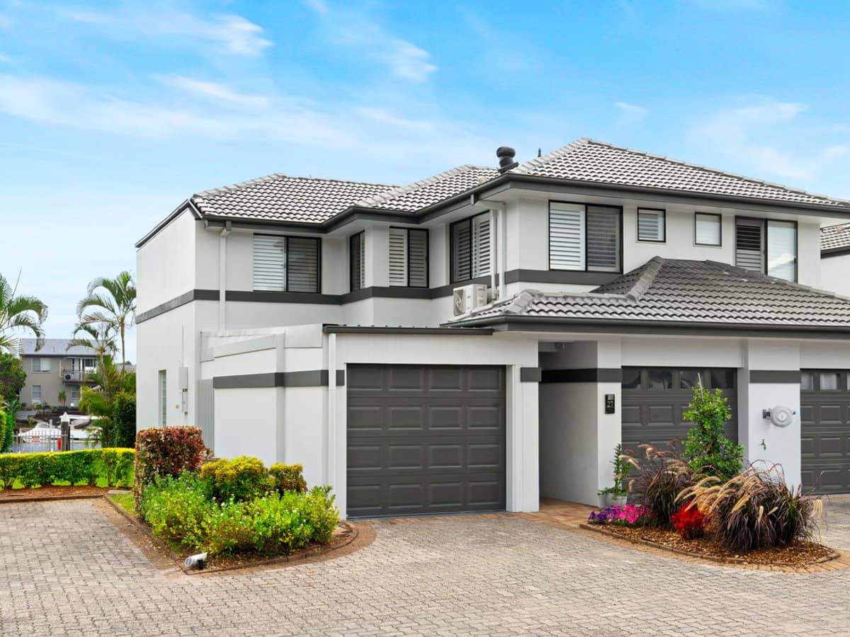 100 Morala Avenue, RUNAWAY BAY - Thumbnail 24