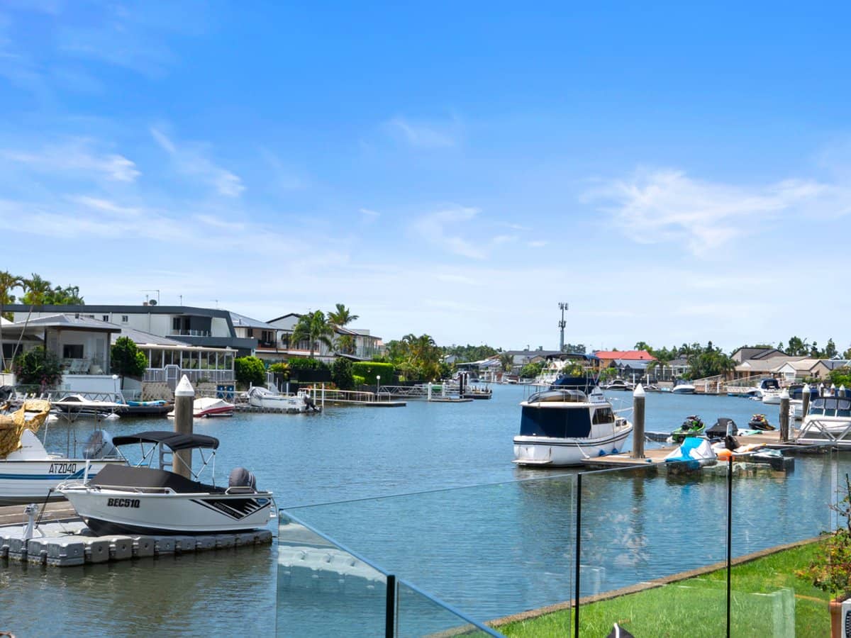 100 Morala Avenue, RUNAWAY BAY - Thumbnail 33