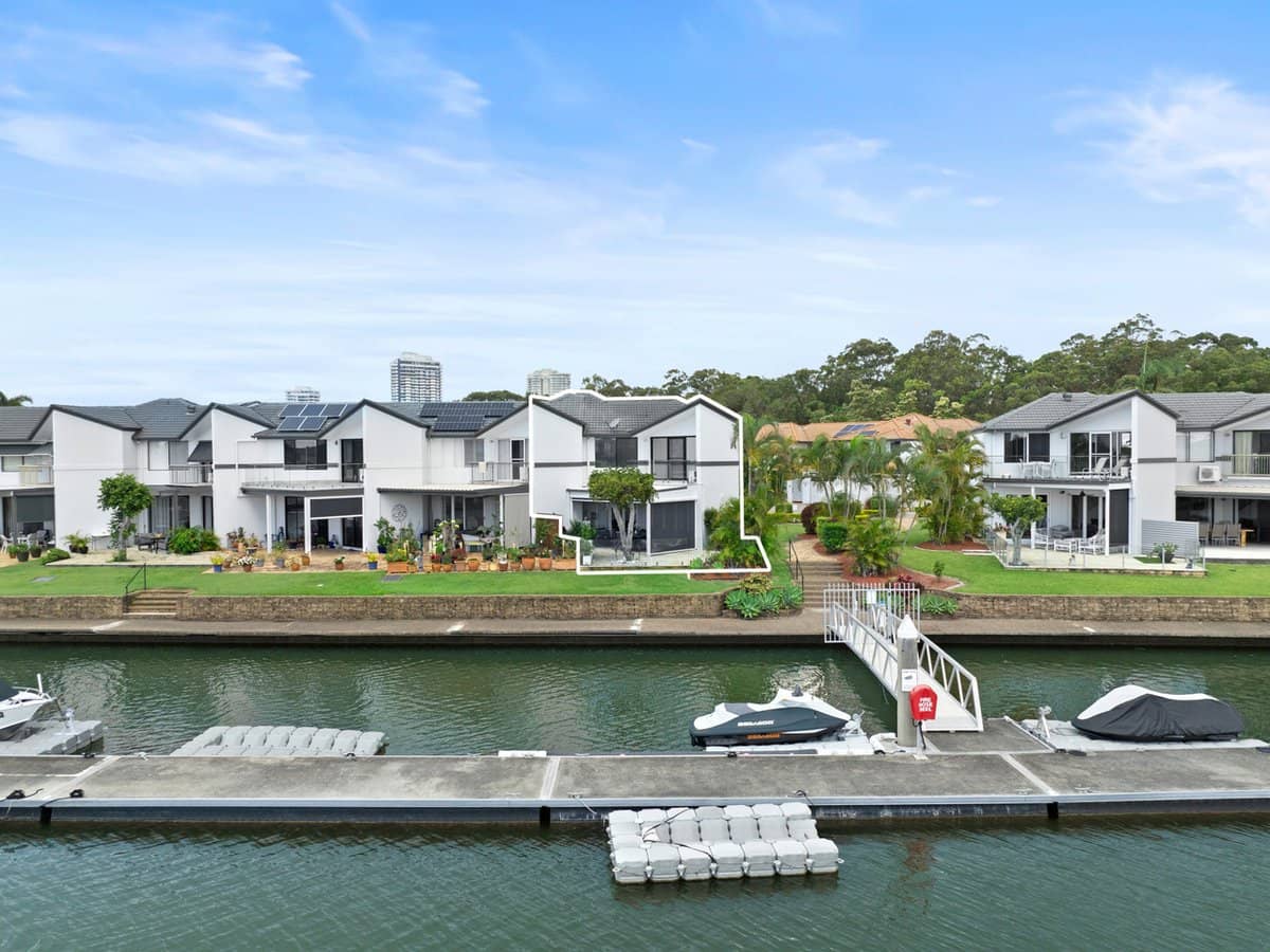 100 Morala Avenue, RUNAWAY BAY - Thumbnail 35