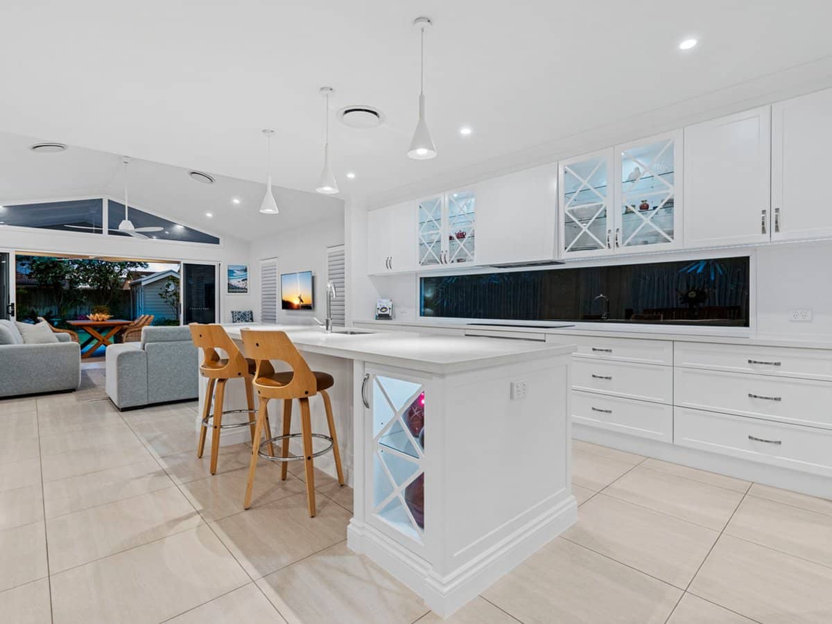 31 Coburg Street East, CLEVELAND - Thumbnail 2